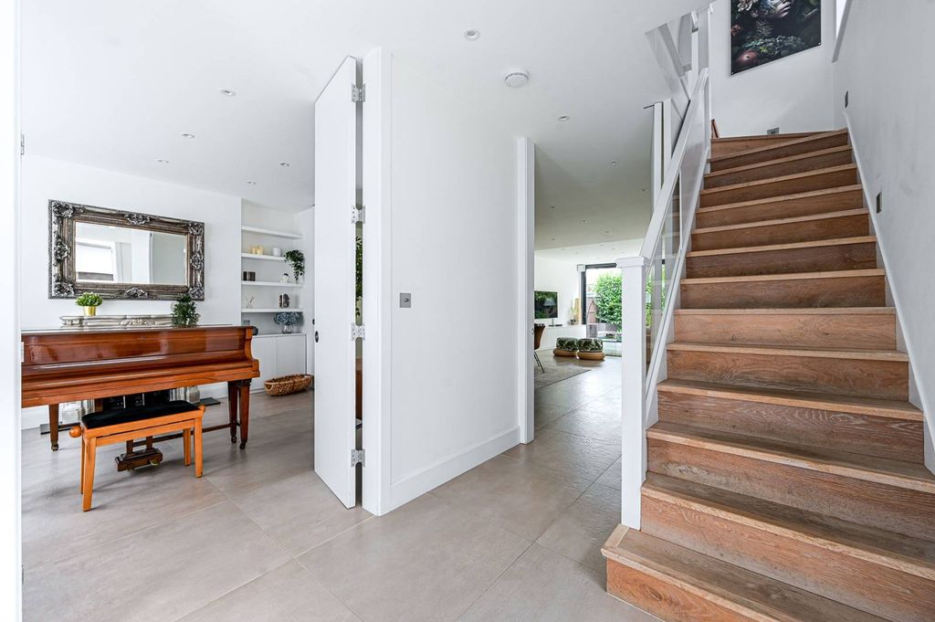 Property photo 2 of 38