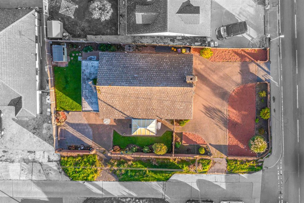 Property photo 2 of 21