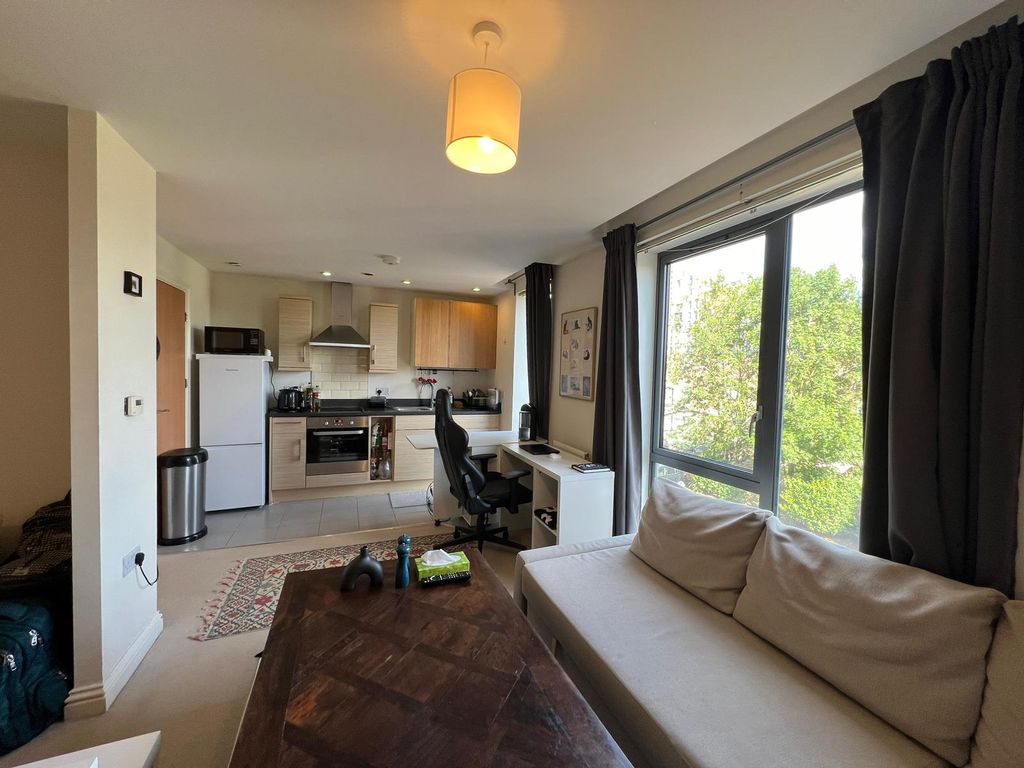 Property photo 1 of 6 Studio Flat To Rent Â€“ Fletcher Court, Nw9