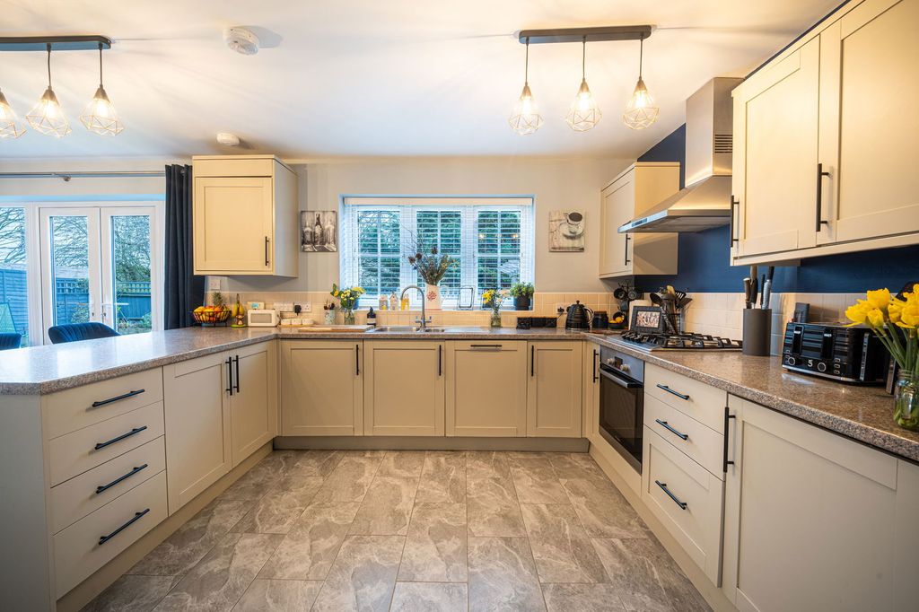 Property photo 3 of 24