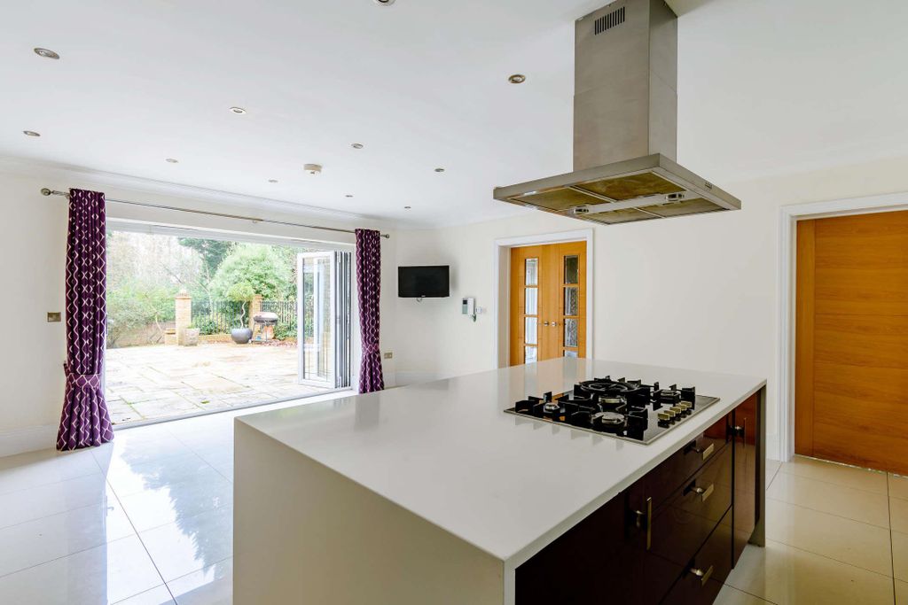 Property photo 3 of 11 Image