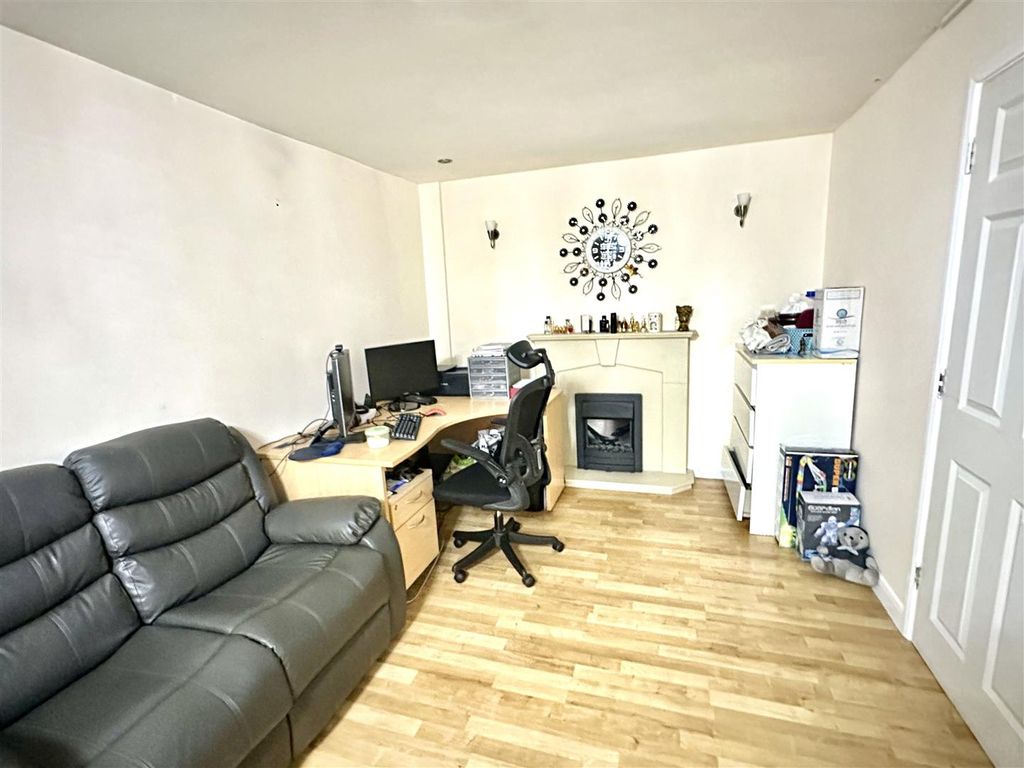 Property photo 3 of 15 Lounge 2.Jpg