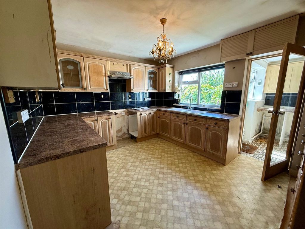 Property photo 2 of 28 Picture No. 14