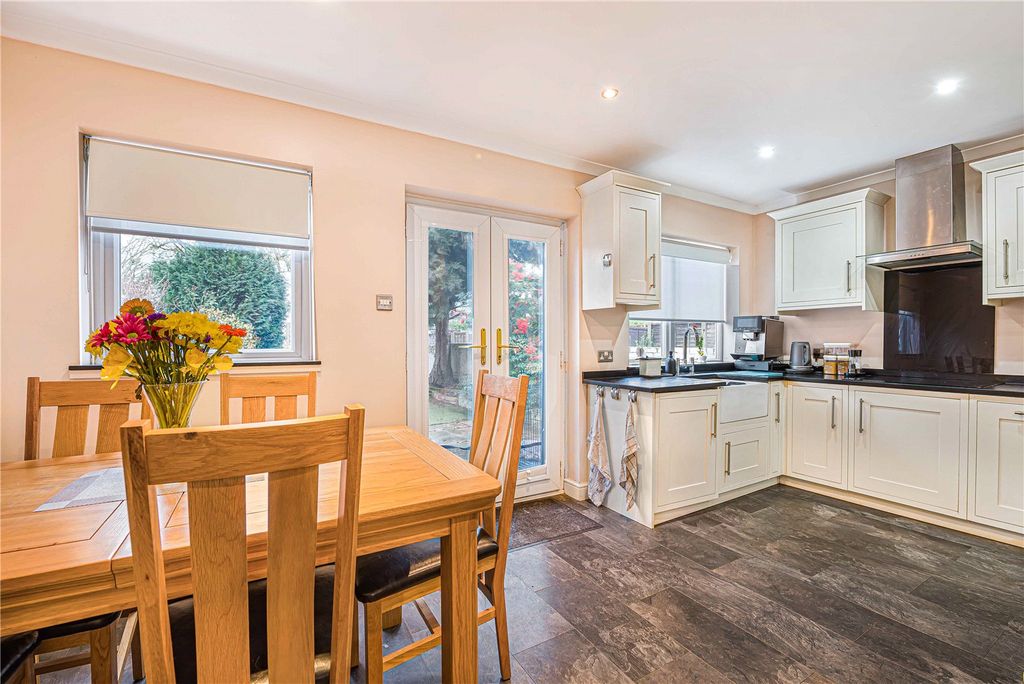 Property photo 3 of 21 Kitchen/Diner