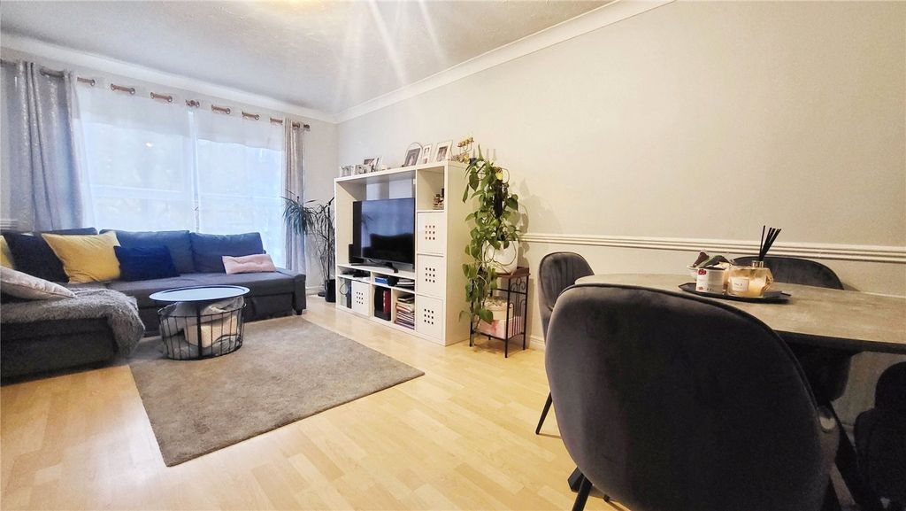 Property photo 2 of 6 Picture No. 11