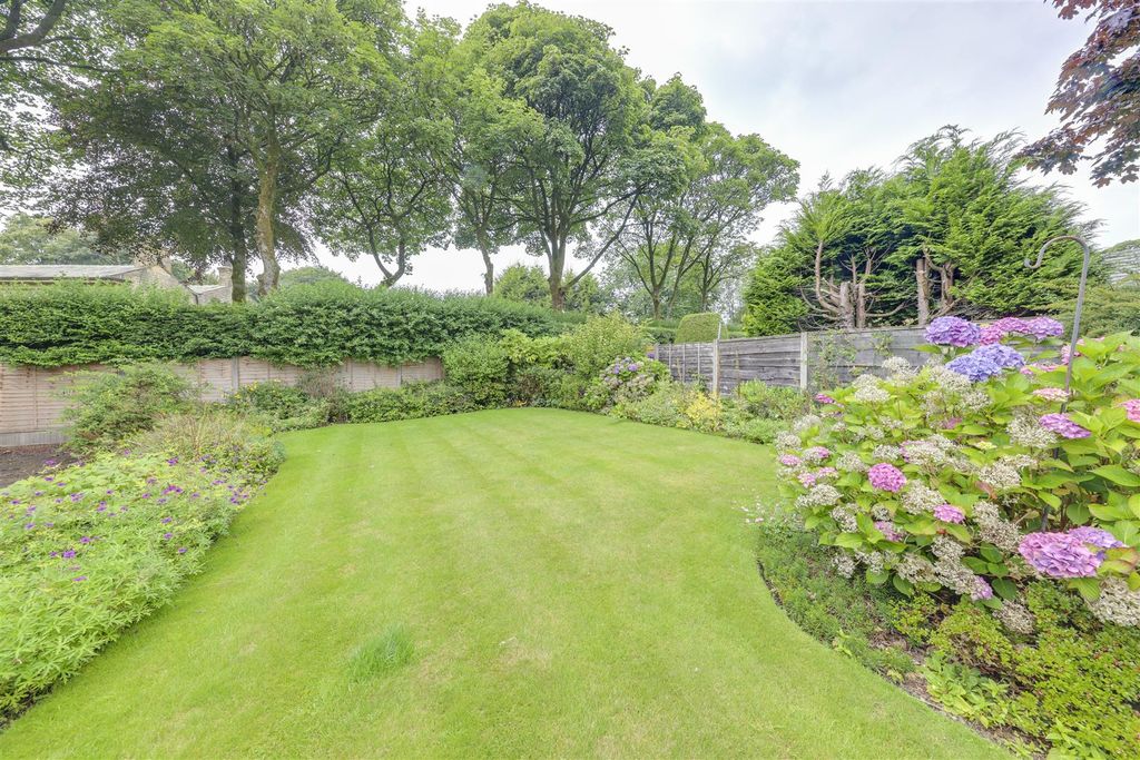 Property photo 2 of 32 Rear Garden