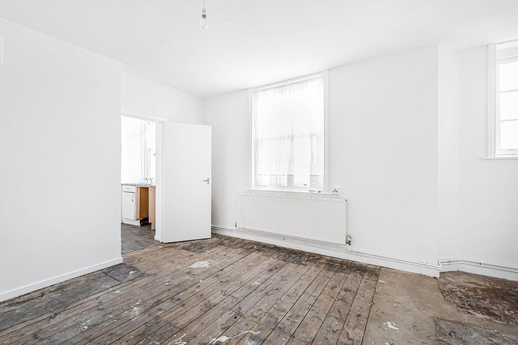 Property photo 2 of 14 11_74592.Jpg