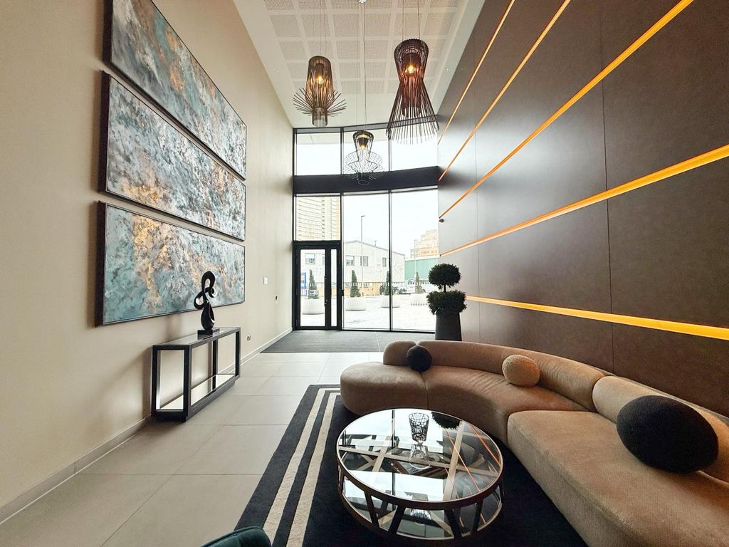 Property photo 2 of 25