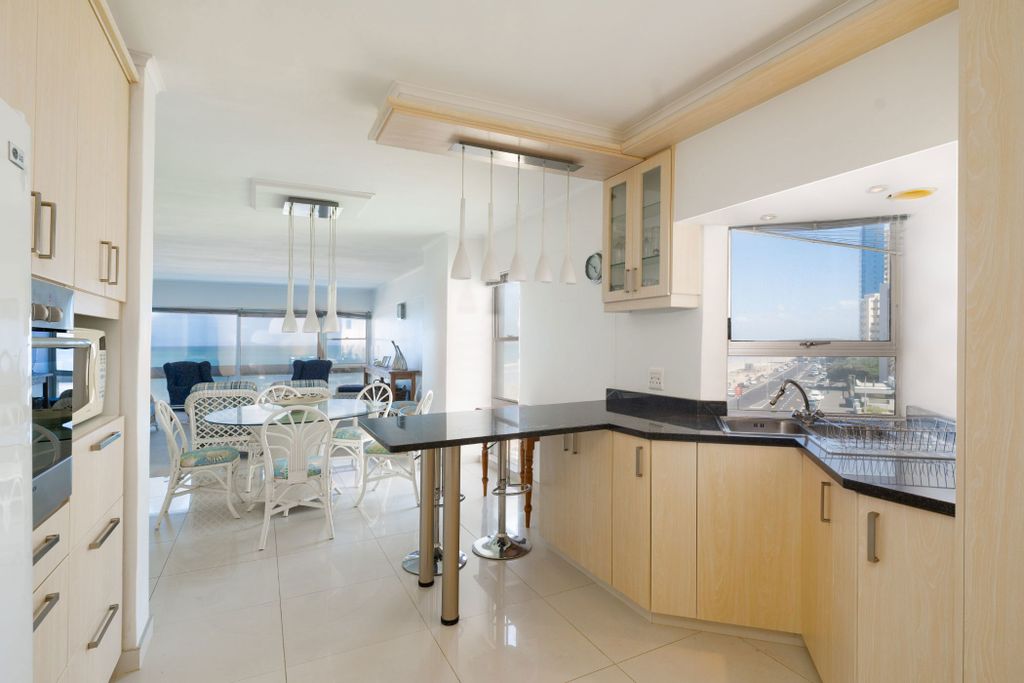 Property photo 2 of 26 Sw1727927