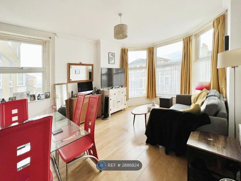 Additional image 2 of 2 bed flat to rentGeorge Street, Ryde PO33