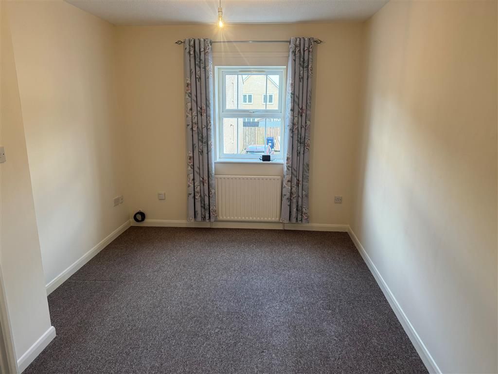 Property photo 2 of 5 Living Room