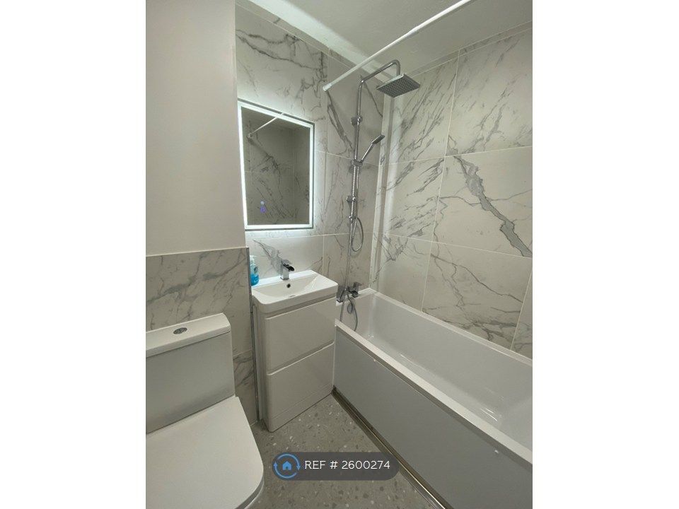 Property photo 1 of 8 Bathroom