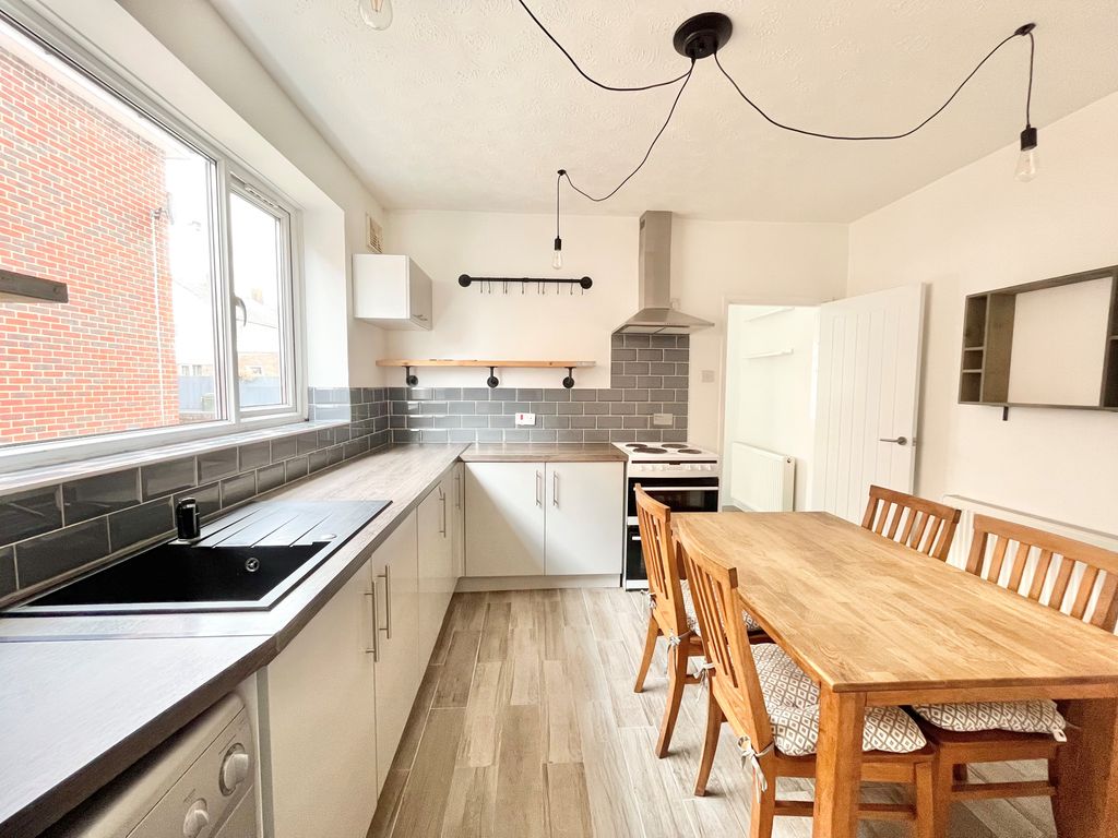 Property photo 3 of 6 Photo 04