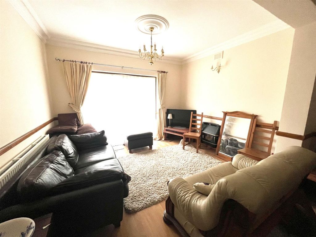 Property photo 3 of 16 14452-001592-P-W-B0dc1F28.Jpg