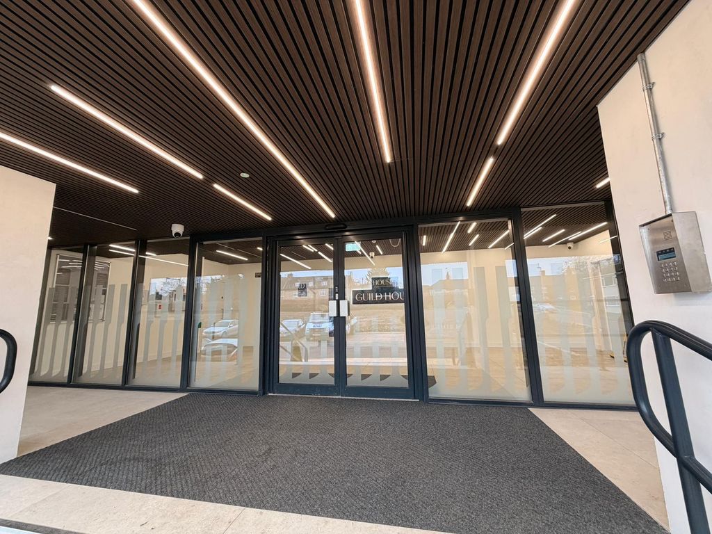 Property photo 1 of 14 Entrance Hall