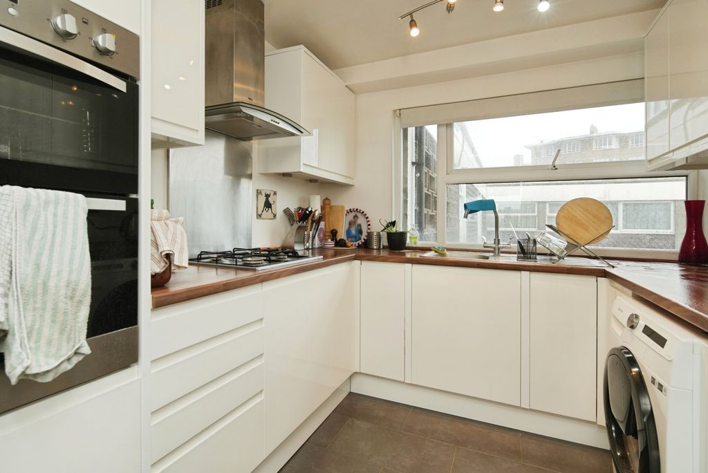 Property photo 3 of 16 Pbox-Img.Jpg