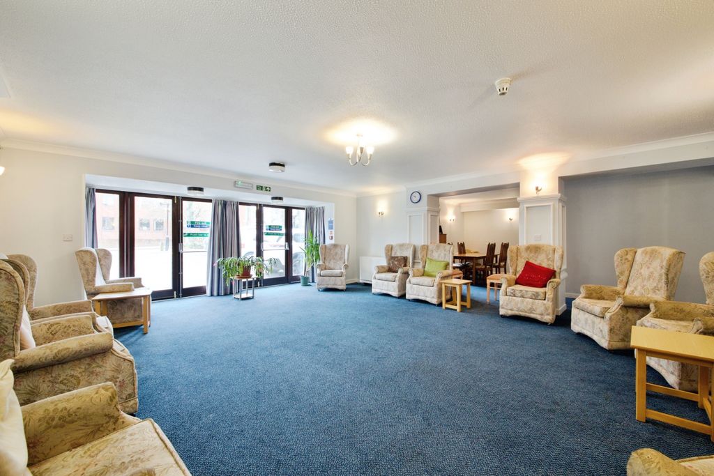 Property photo 2 of 16 Communal Lounge