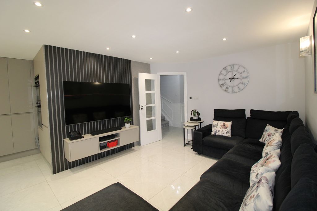 Property photo 2 of 18 Open Plan