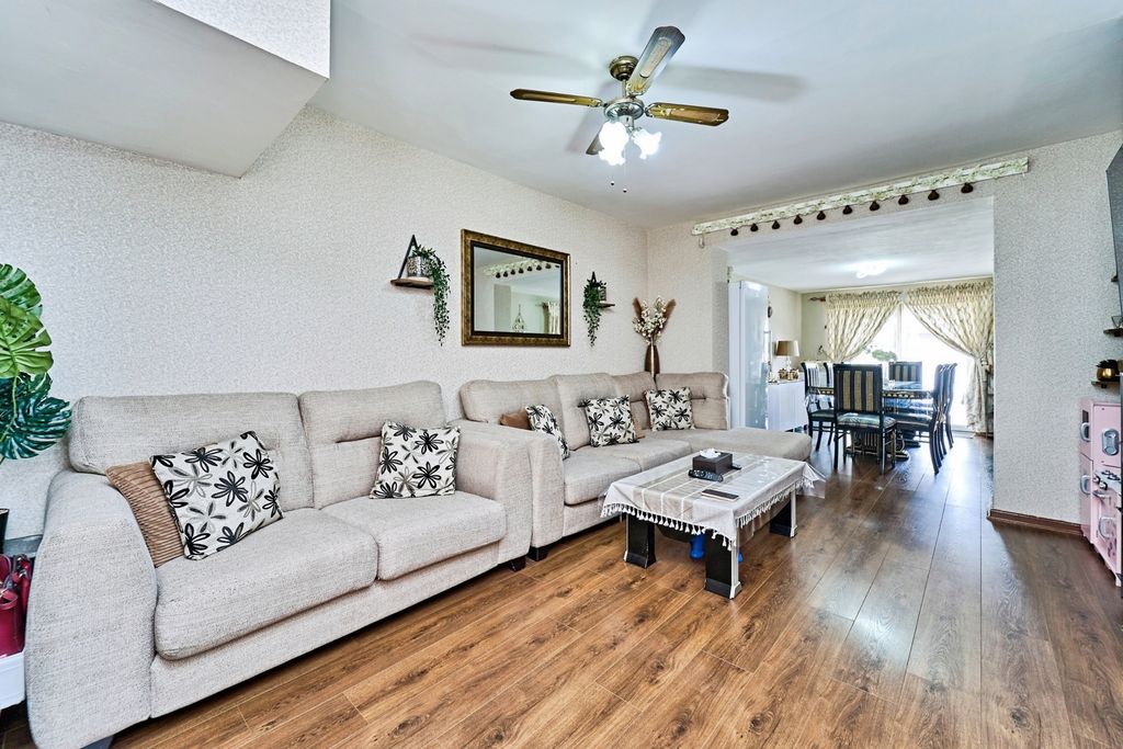 Property photo 3 of 19 Photo