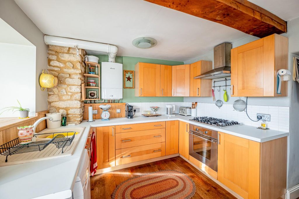 Property photo 3 of 28 Kitchen 2.Jpg