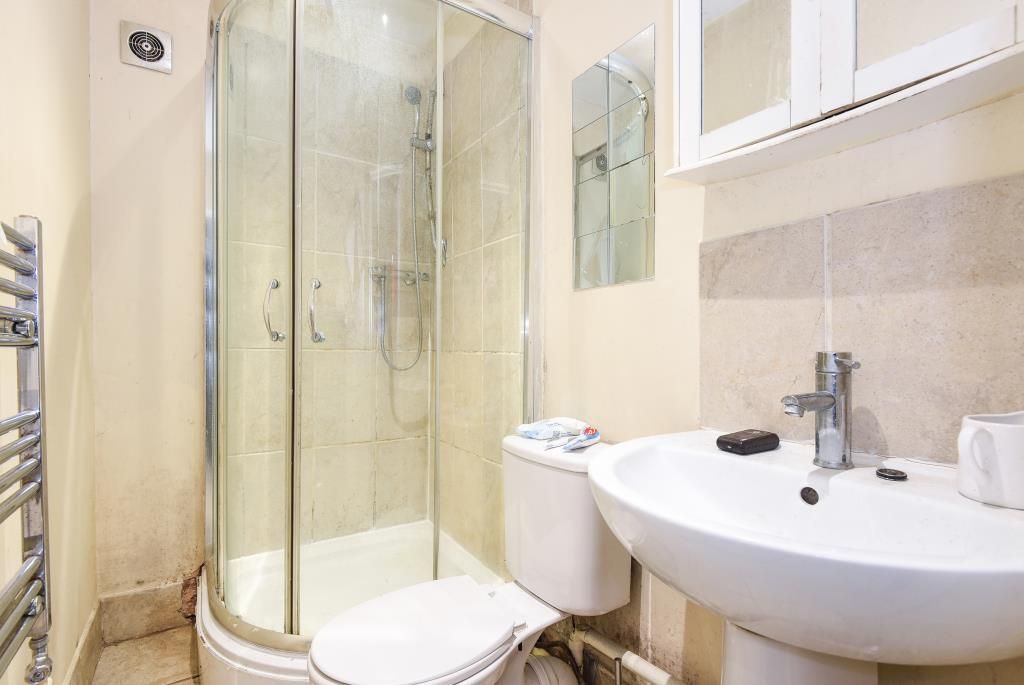 Property photo 2 of 10 Bathroom