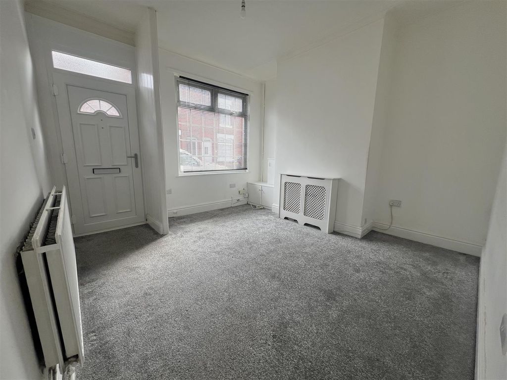 Property photo 2 of 11 Living Room