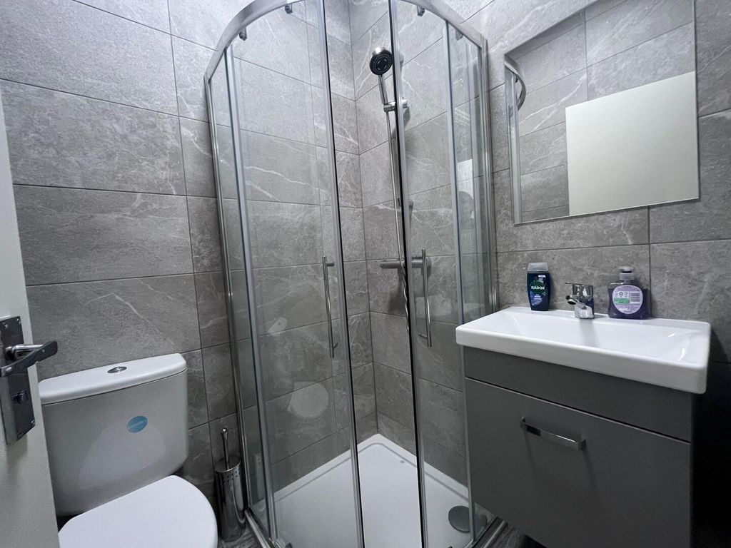 Property photo 3 of 5 Bathroom