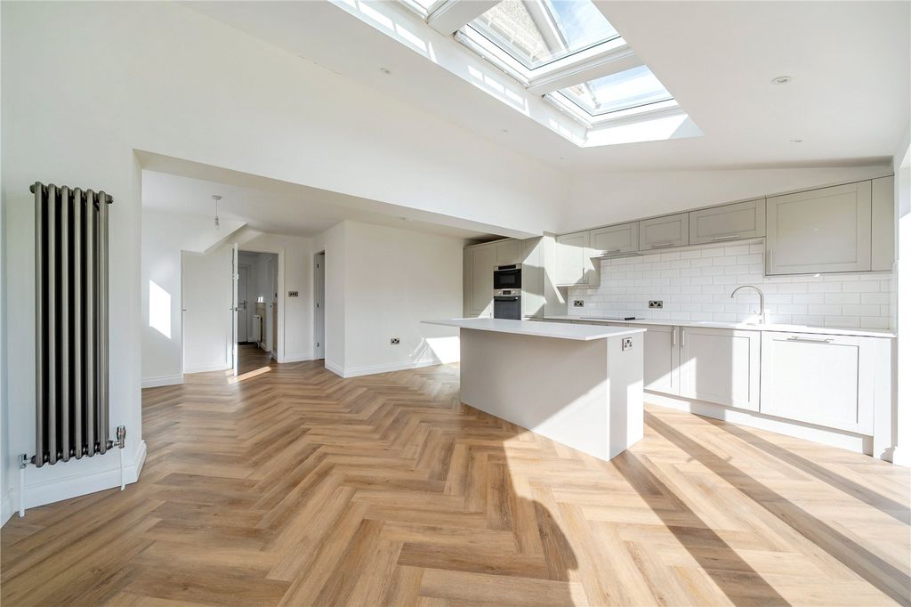 Property photo 3 of 26 Dining Kitchen