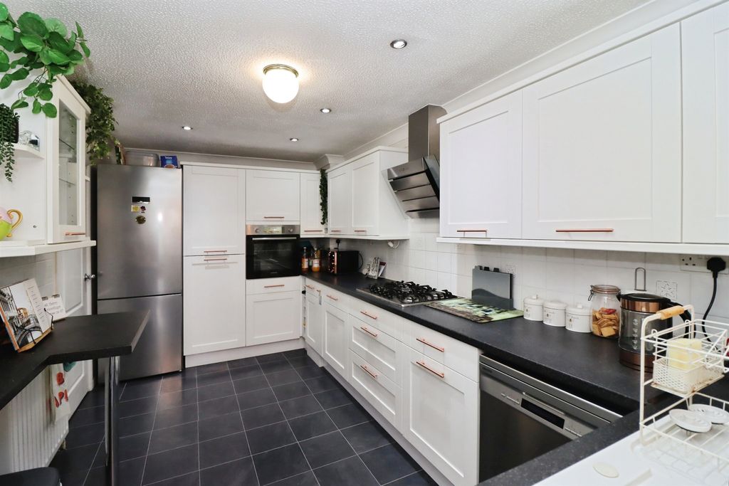 Property photo 3 of 23