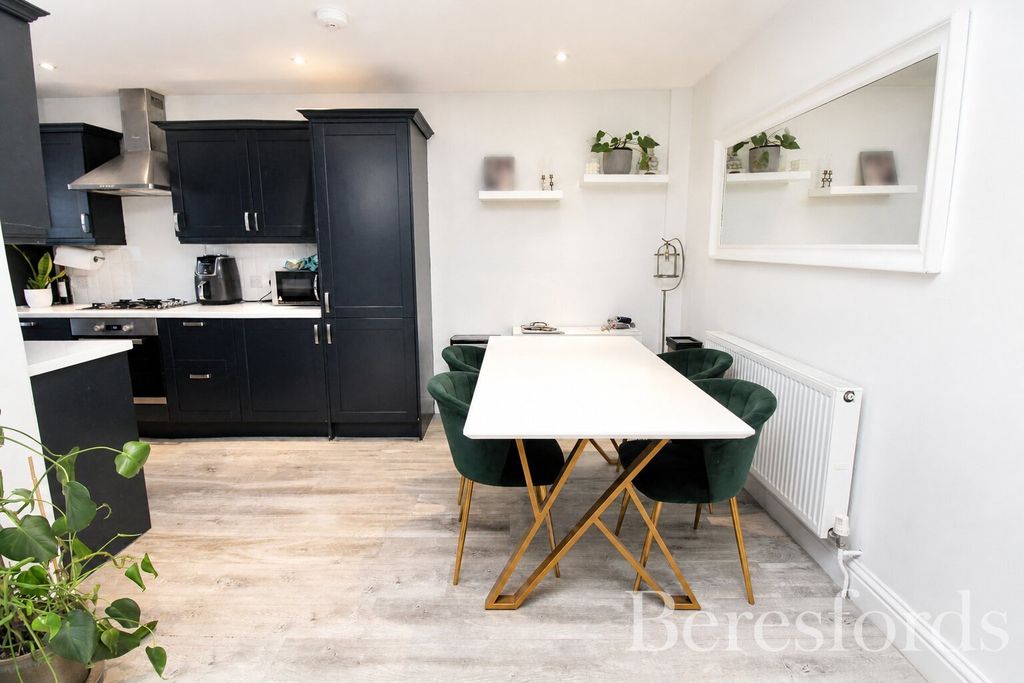Property photo 3 of 11 Dining Kitchen