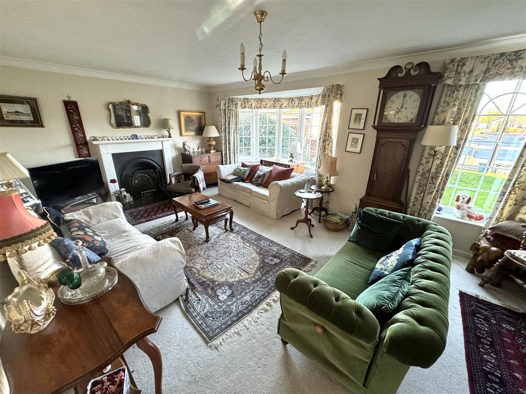 Property photo 3 of 25 Living Room