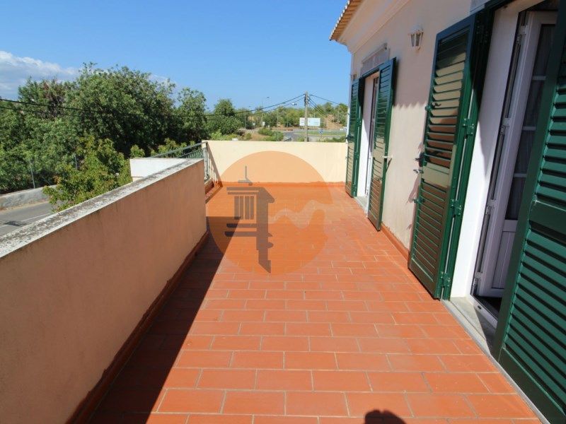 Property photo 2 of 33