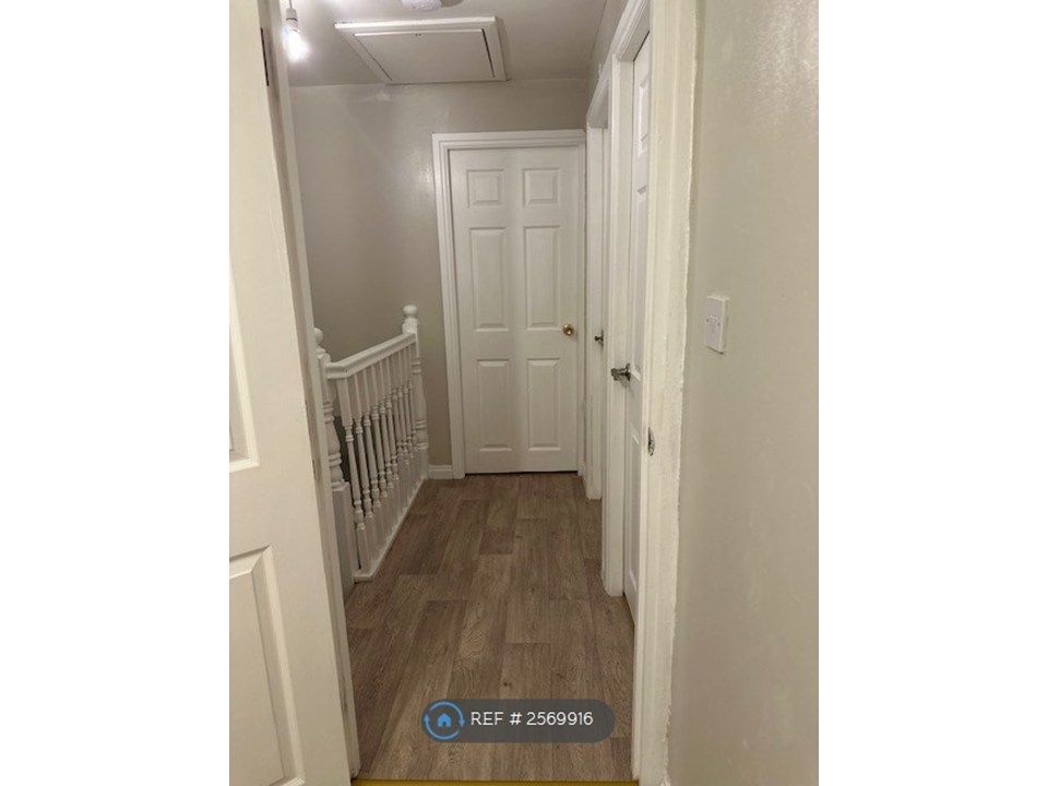 Property photo 3 of 17 Landing  1st Floor