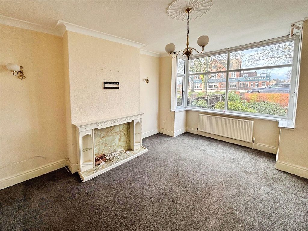 Property photo 3 of 10 Lounge