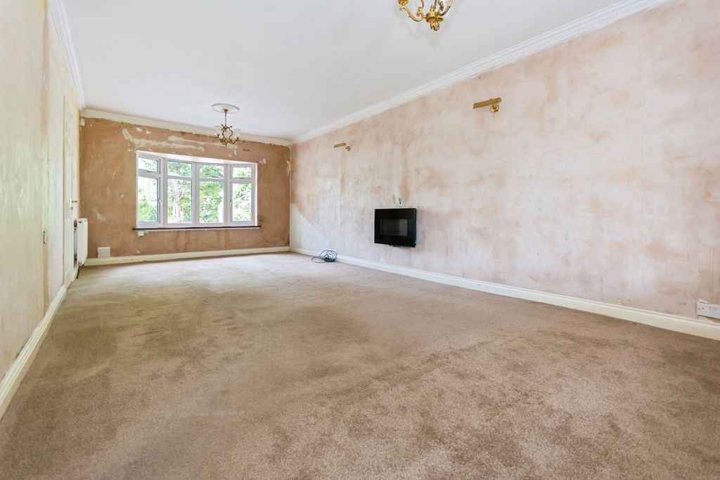 Property photo 3 of 19 Living Room