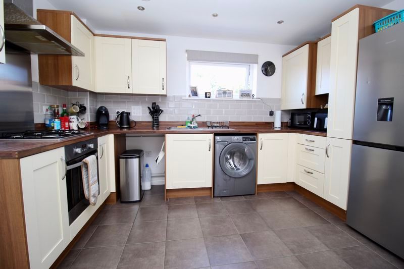 Property photo 2 of 9 Kitchen
