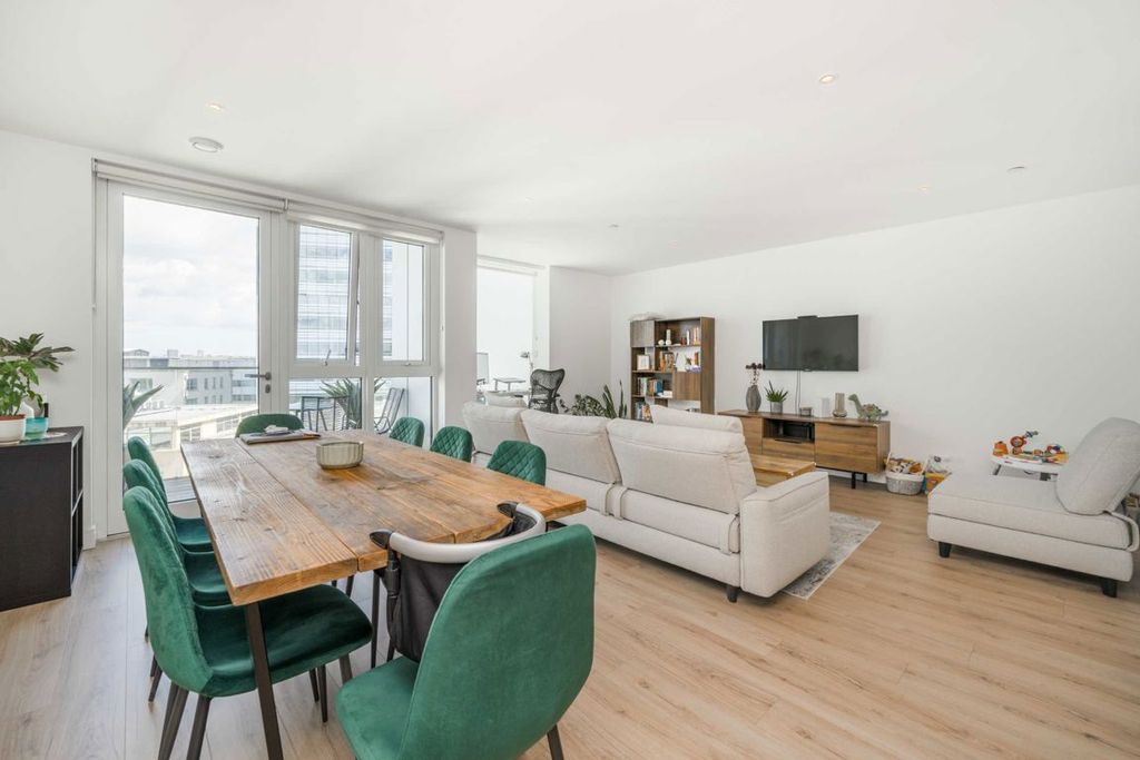 Property photo 3 of 8