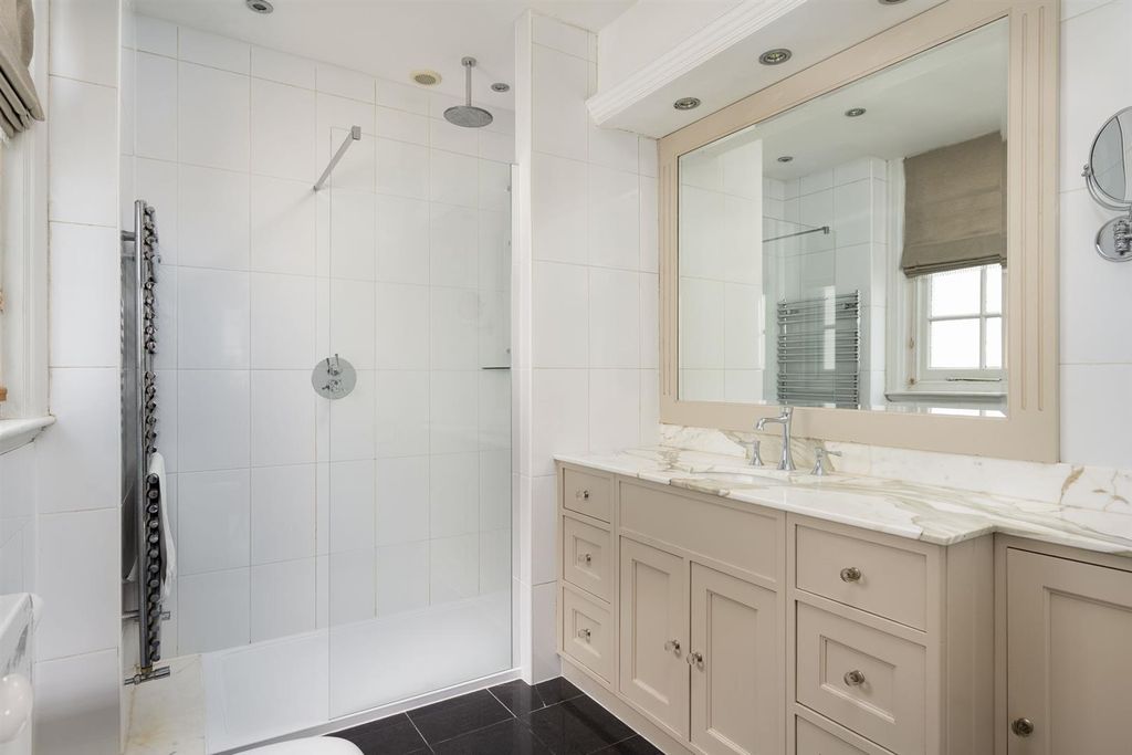 Additional image 16 of 6 bed detached house for saleBasmore Lane, Lower Shiplake, Henley-On-Thames RG9