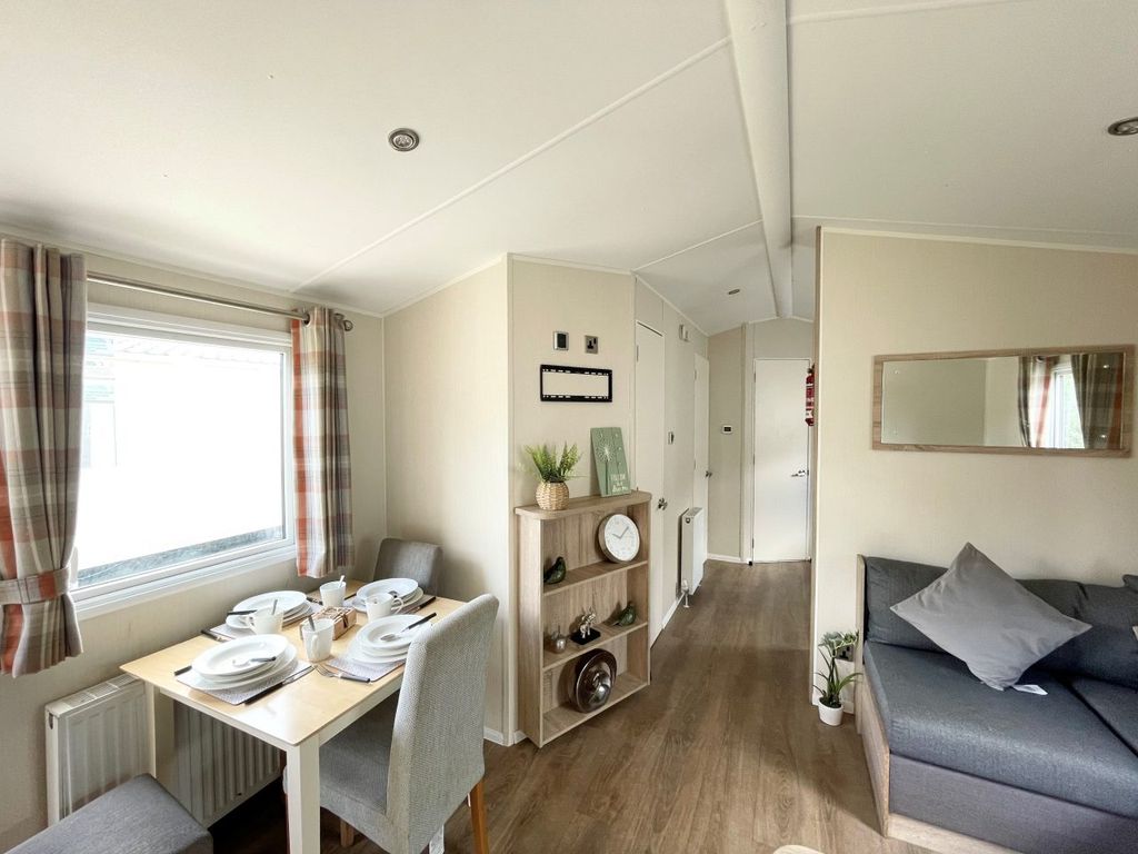 Property photo 3 of 11 Willerby Lymington 2018 Car0060615 82034300.Jpeg