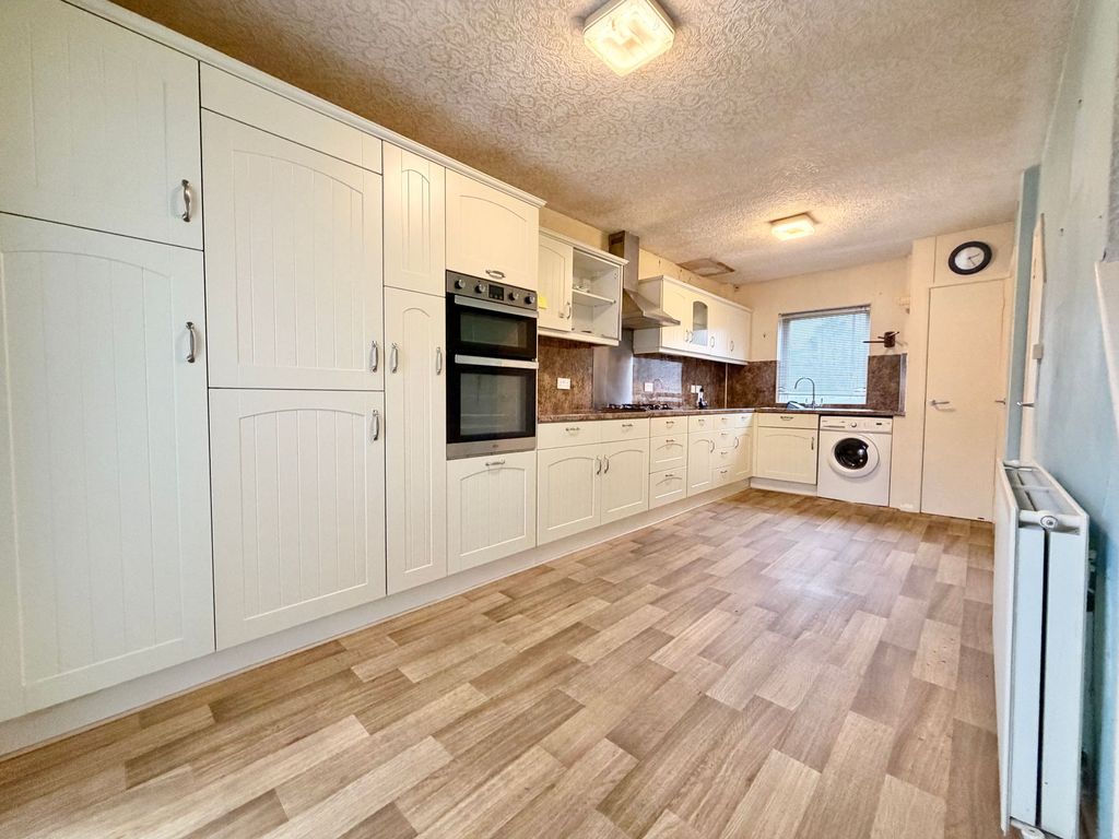 Property photo 3 of 14 Kitchen