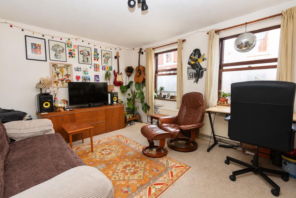 Property photo 2 of 8 1 (2).Png