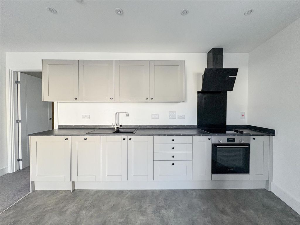 Property photo 2 of 16 Living Room / Kitchen