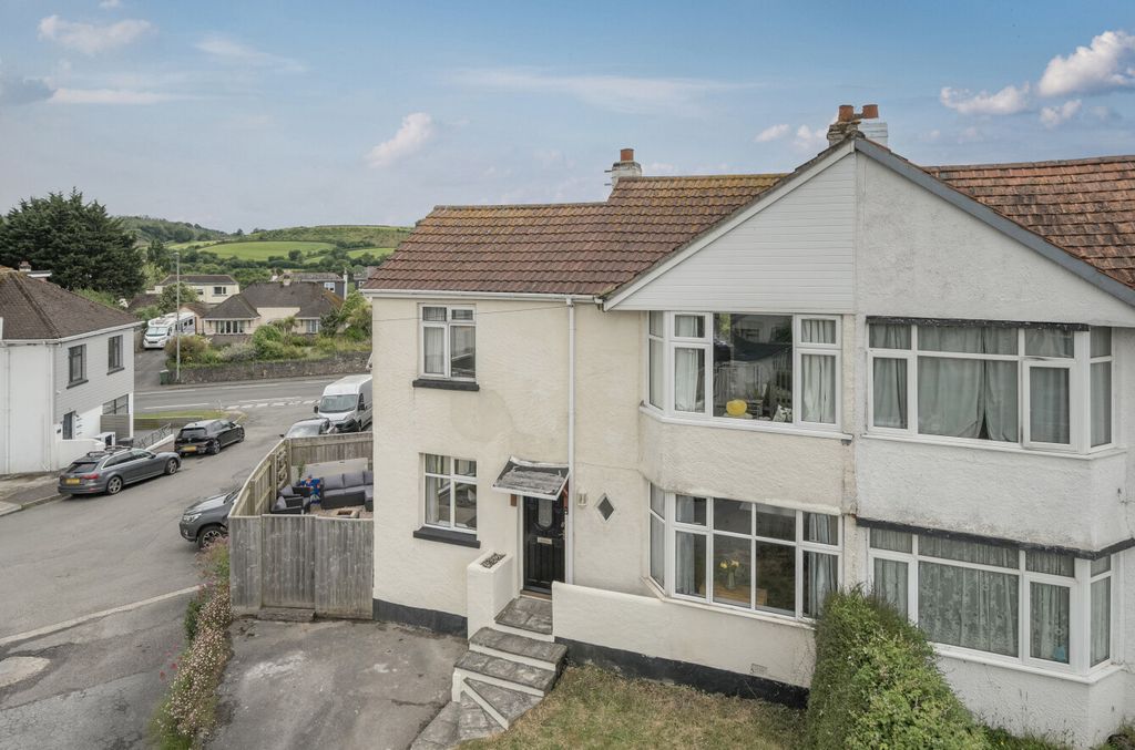 Property photo 1 of 18 1 - 1303913-1-6841A26...