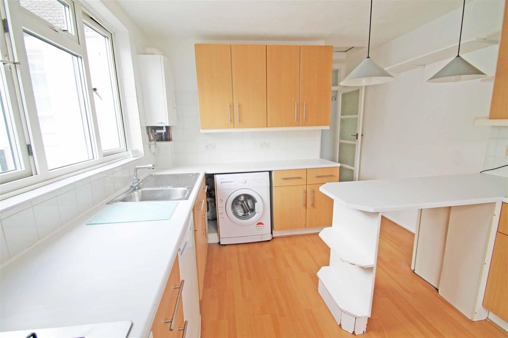 Property photo 1 of 10 Kitchen
