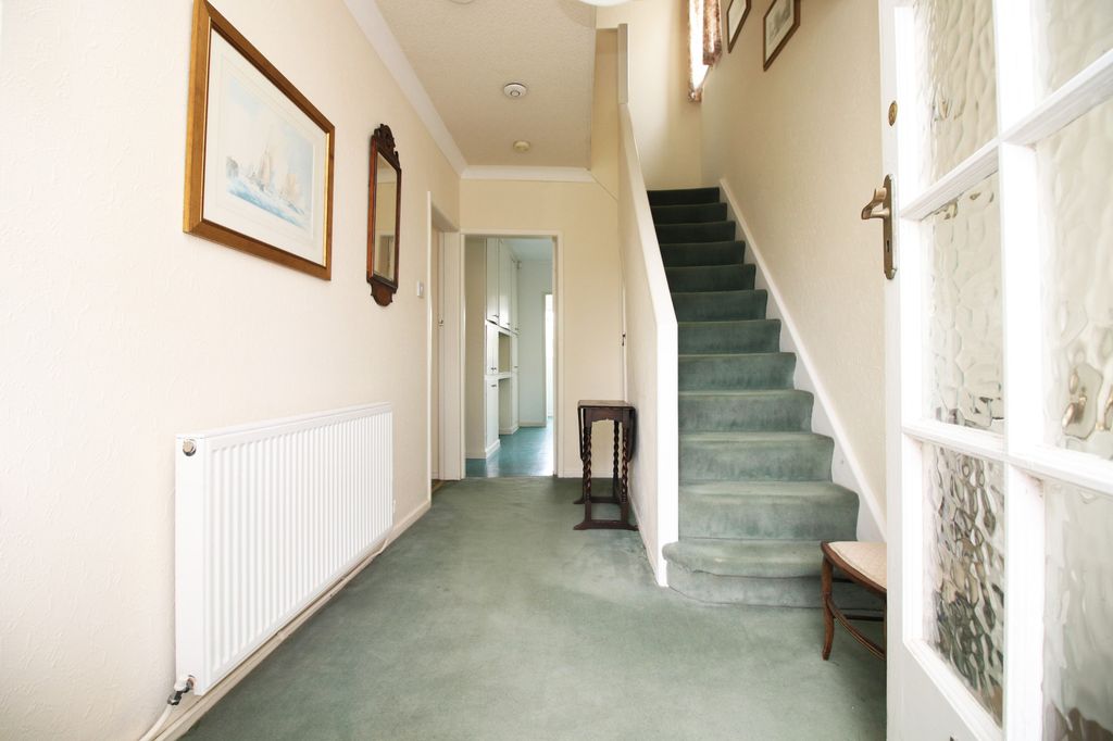 Property photo 2 of 27