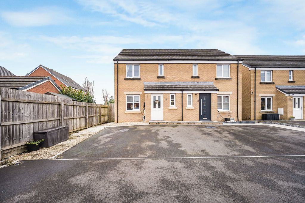 Property photo 1 of 27