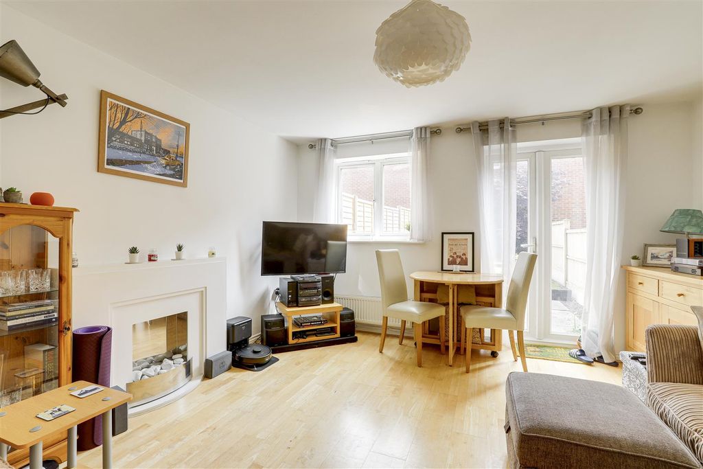 Property photo 2 of 14 8240.Jpg
