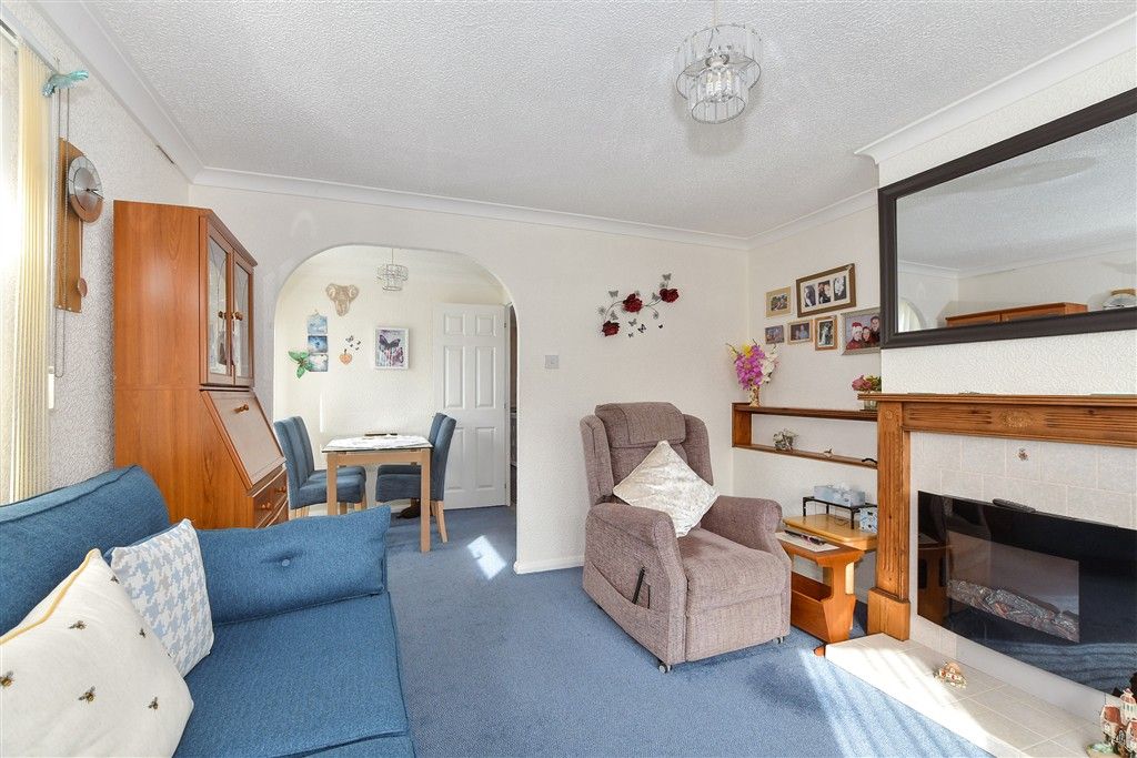 Property photo 1 of 10 Lounge