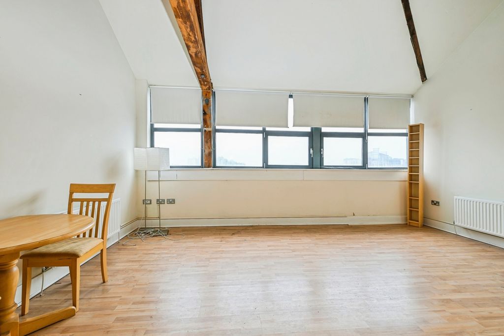 Property photo 3 of 18 Pbox-Img.Jpg