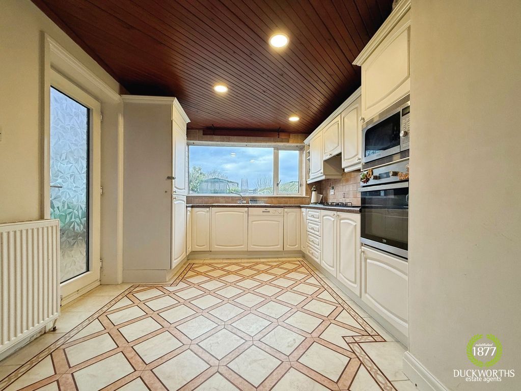 Property photo 3 of 27